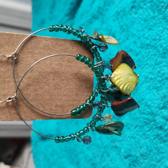 Dangling earrings with beads - Picture 2 of 2